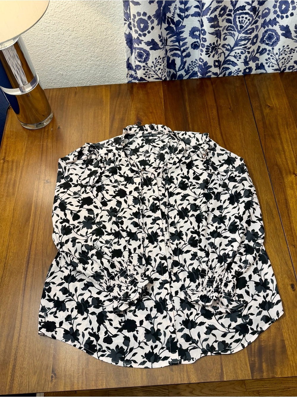 Torrid Women's Black and White Floral Skirt